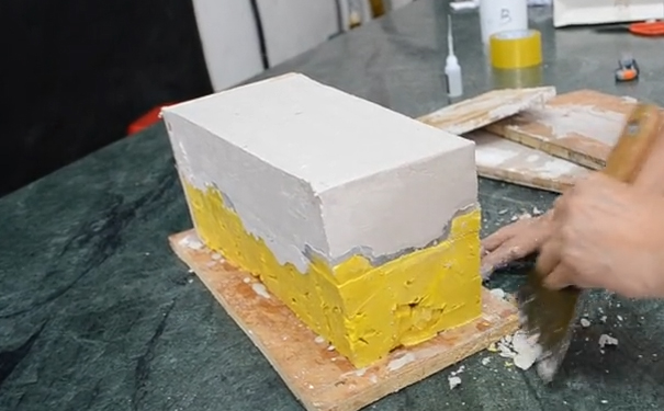 模具硅橡膠成型后怎樣制作外模？